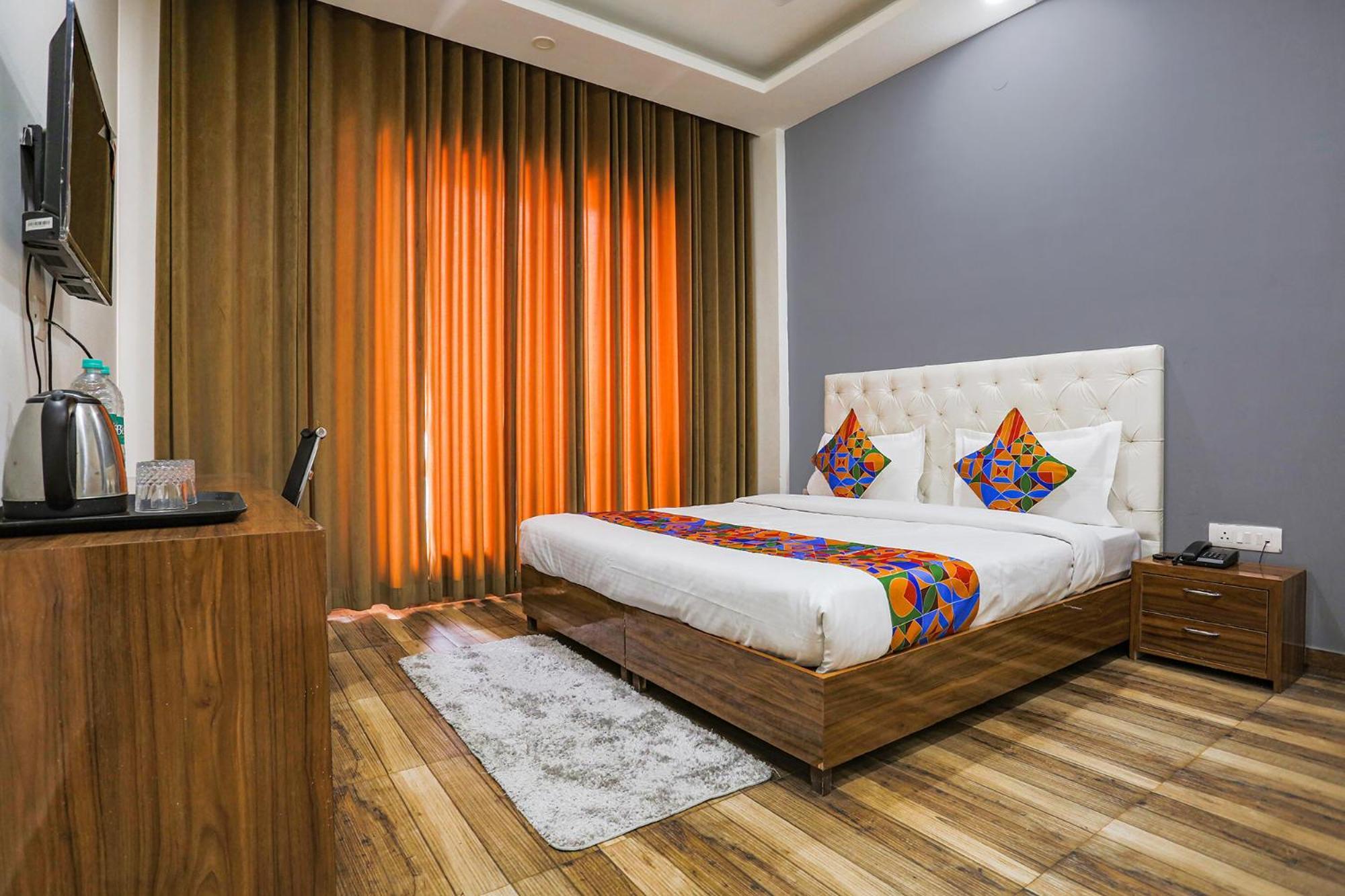Fabhotel Skylight Inn Near Medanta Hospital Gurgaon Exterior photo