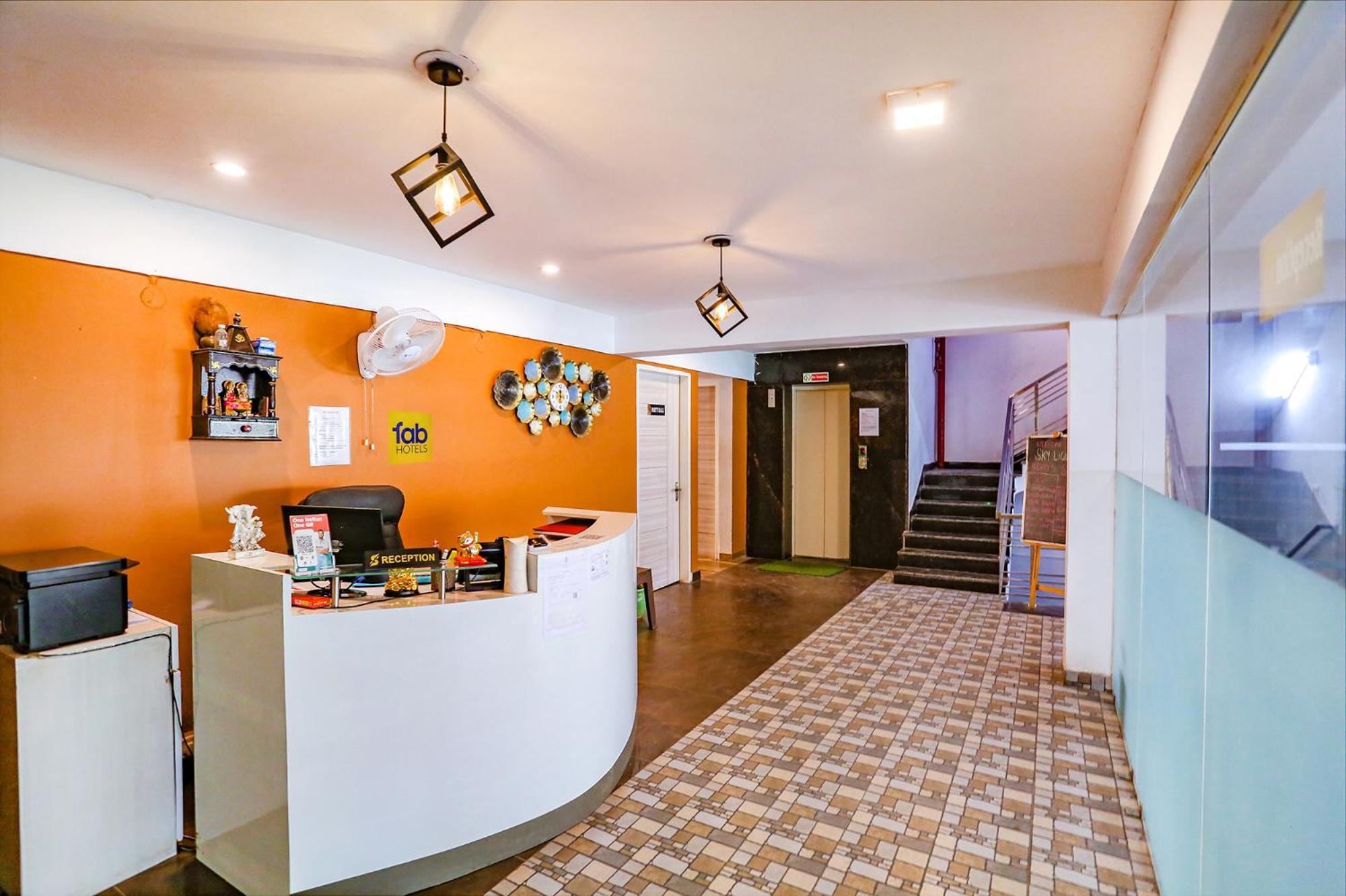 Fabhotel Skylight Inn Near Medanta Hospital Gurgaon Exterior photo