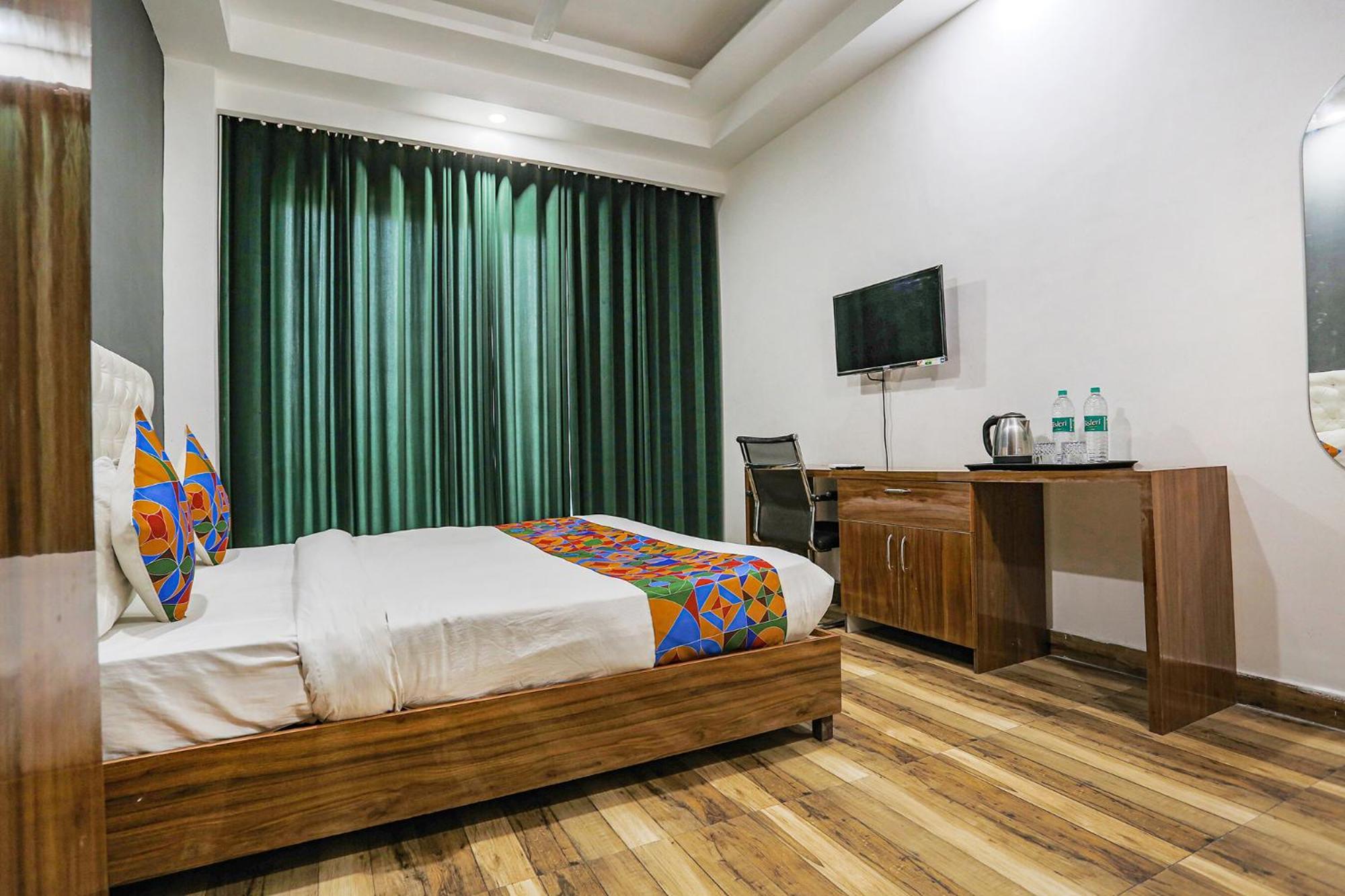Fabhotel Skylight Inn Near Medanta Hospital Gurgaon Exterior photo